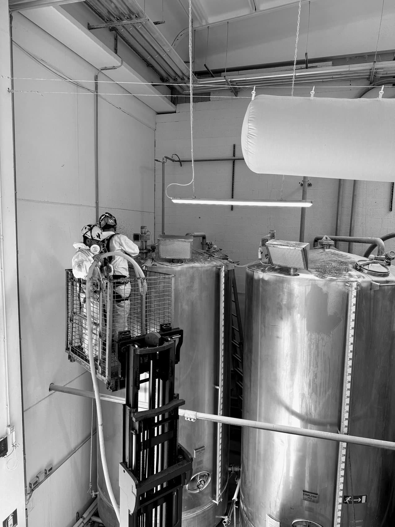 Pulizia esterna di cisterne in acciaio inox